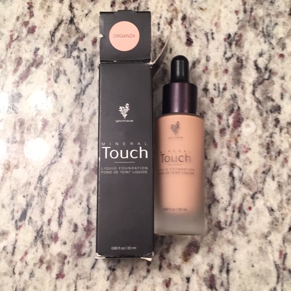 Younique Mineral Touch Liquid Foundation